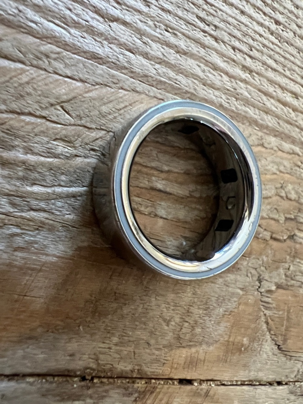 Oura Ring 4 Size 8 (Silver) with Charger and Box - Picture 14 of 16